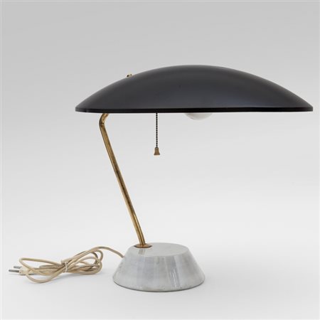 STILNOVO Una lampada da tavolo, anni '60. Marmo di Carrara, ottone, alluminio...