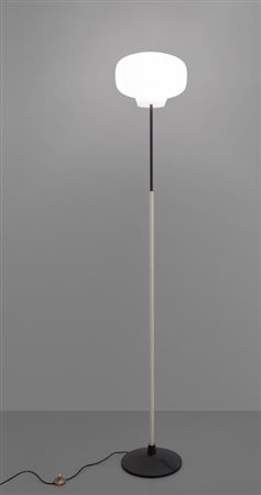 STILNOVO Una lampada da terra, anni '60. Ghisa verniciata, tubo di acciaio...