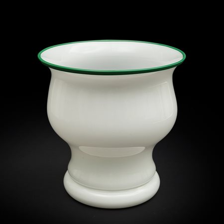 OVE THORSSEN, BIRGITTA KARLSSON, VENINIUn vaso in vetro lattimo con collo...