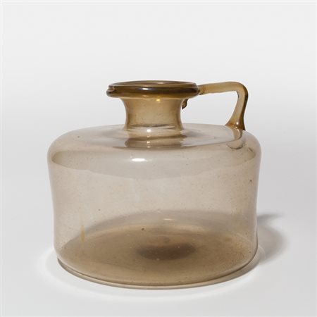 VITTORIO ZECCHIN, CAPELLIN VENINI & C. Un vaso monoansato in vetro iridato,...