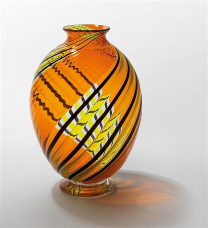 DINO MARTENS, AURELIANO TOSO Un vaso in vetro a canne ritorte. Altezza cm 27.