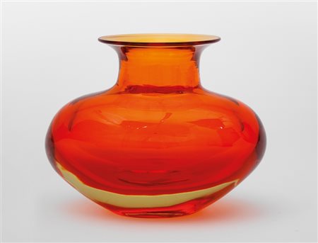 FLAVIO POLI SEGUSO VETRI D'ARTEUn vaso in vetro sommerso, circa 1960.Altezza...