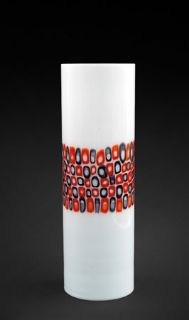 PETER PELZEL, VISTOSIUn vaso in vetro lattimo con fascia di murrine, circa...