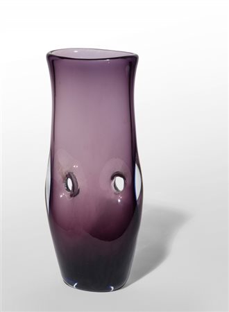 FULVIO BIANCONI, VENINIUn vaso della serie "Forati", modello "4538", circa...