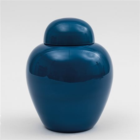 CARLO SCARPA, VENINI Un vaso con coperchio della serie "Cinesi", modello...