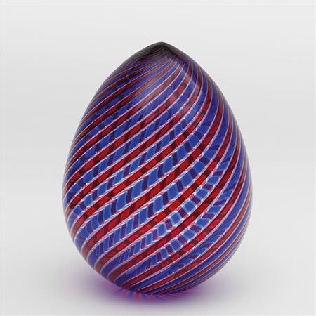 VENINI Un uovo a canne ritorte bicolori, modello 415.32, 1986. Marca incisa...
