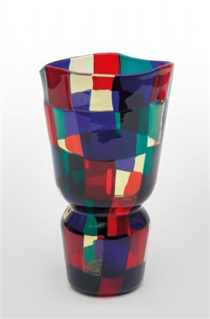 FULVIO BIANCONI, VENINI Un vaso in vetro pezzato, modello 4402, variante...