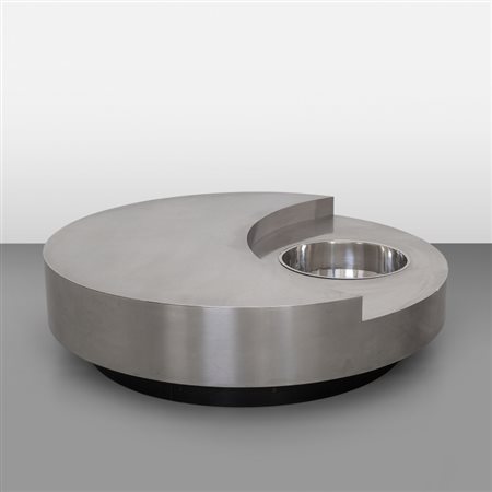 WILLY RIZZO Un tavolino girevole "TRG", anni '70. Base in legno rivestito in...