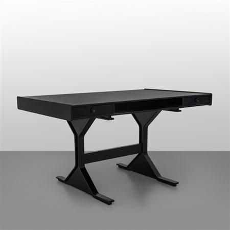 GIANFRANCO FRATTINI Una scrivania modello '530-5' per BERNINI, 1961. Legno...