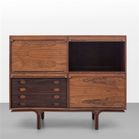 GIANFRANCO FRATTINI Una credenza a quattro scomparti per BERNINI, 1960. In...