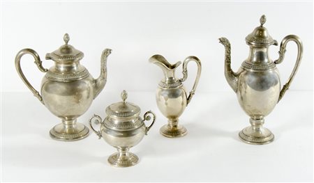 Servizio da caffè e thè in argento composto da 4 pezzi. gr. tot 1310.
