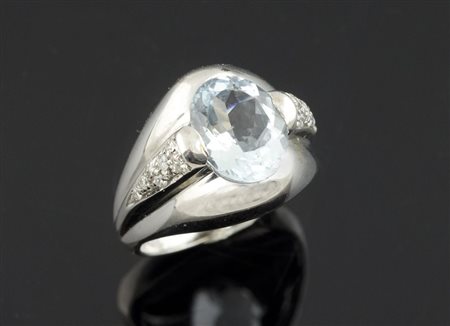 Anello in oro bianco con acquamarina per ca ct 3.60 e diamanti taglio...