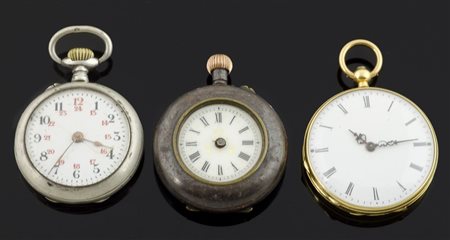 Lotto di 3 orologi da tasca in oro e argento.