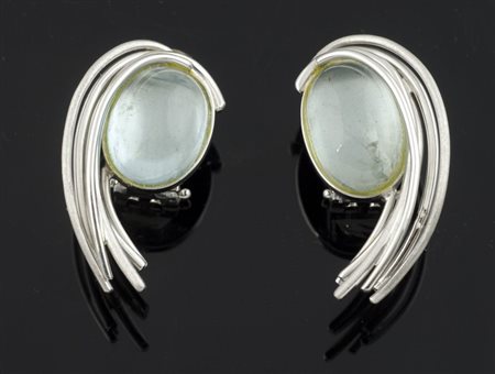 Orecchini in oro bianco con acquamarine cabochon taglio ovale per ca ct 8