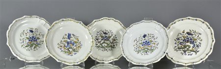 Lotto di 5 piatti in maiolica decorati a ponticello. Manifattura Antonibon...