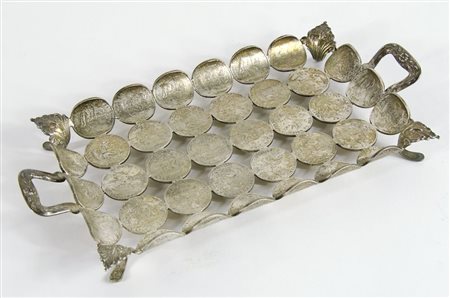 Piccolo vassoio rettangolare composto da monete Republica Peruana Lima. Cm....