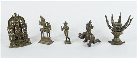 Lotto di 5 sculture orientali in bronzo, H max cm. 17.