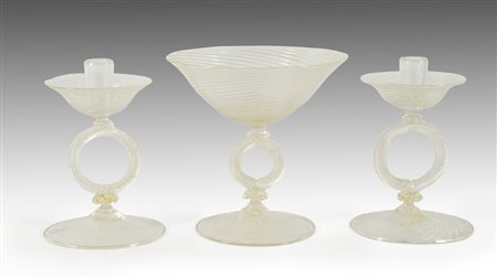 Lotto in vetro di Murano con decorazioni dorate composto da paio di...