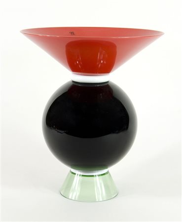 Venini: vaso in vetro a quattro colori modello Yemen. Disegno di E. Sottsass...