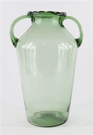 Grande vaso in vetro verde di Murano con manici applicati. H. cm. 40.