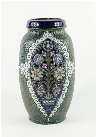 Amphora: vaso in ceramica a smalti policromi decorato a motivi floreali....