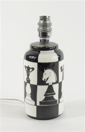 Base di lampada da tavolo in ceramica bianco/nera decorata con figure degli...