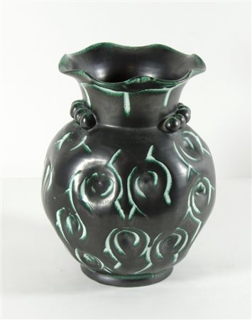 Ugo Zaccagnini 1868-1937 Vaso in ceramica a boccia decorato a smalti...