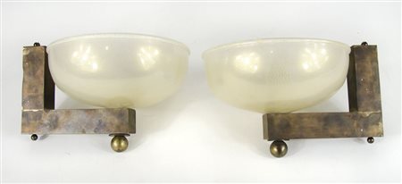 Coppia di appliques in vetro di Mrano a due colori, montatura in bronzo.