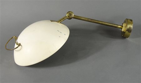 Stilnovo: applique snodabile in metallo dorato. Con etichetta originale. Anni...