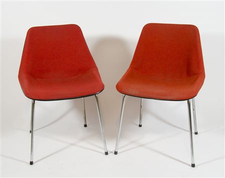 S.A.M.U.: lotto di 9 sedie in plastica rossa con struttura cromata. Disegno...