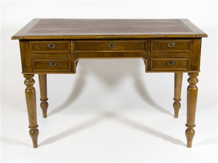 Scrivania da centro a 5 cassetti. cm. 80x119x60.