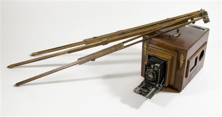 Vecchia macchina fotografica a soffietti. Zeiss Ikon.