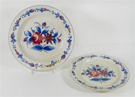 Galvani: lotto di 2 grandi piatti in ceramica policroma. Marcati.