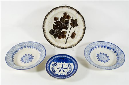 Galvani: lotto di 4 piatti in ceramica policroma. Marcati. (difetti).