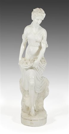 Grande scultura in marmo bianco scolpito raffigurante gentildonna con fiori....