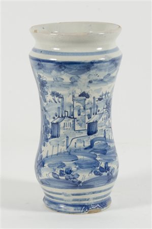 Albarello in maiolica decorato in blu con paesaggio. Napoli, XVIII secolo. H....