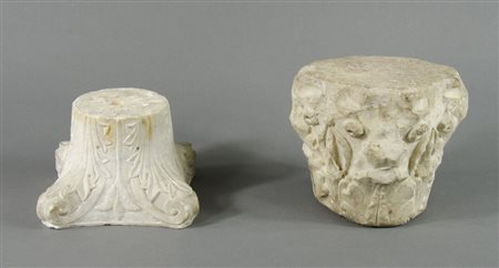 Lotto di 2 piccoli capitelli in pietra scolpita. H. max cm. 15.