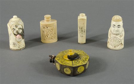 Lotto di 5 oggetti tra cui 4 snuff bottles.