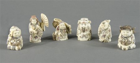 Lotto di 13 netsuke in osso.
