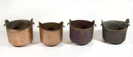 Lotto di 4 secchi portaacqua in rame, con manici.
