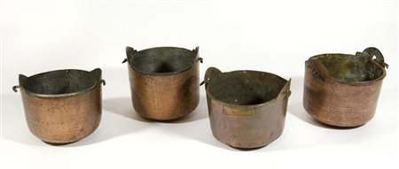 Lotto di 4 secchi portaacqua in rame, con manici.