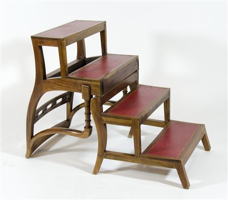 Sedia in legno con seduta impagliata trasformabile in scaletta. (difetti).