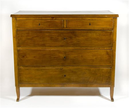 Cassettone in legno a 5 cassetti. cm. 106x122x58.