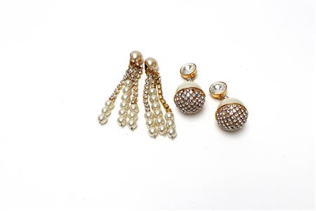 VALENTINO Lotto composto da due paia di orecchini pendenti in metallo color...