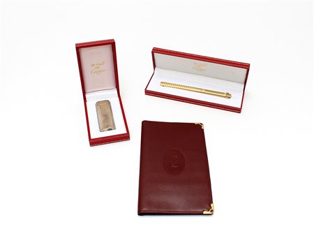 LES MUST DE CARTIERLotto composto da un accendino argentato con certificato e...