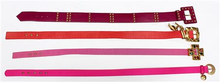 YVES SAINT LAURENT Lotto di quattro cinture di forme, dimensioni e materiali...