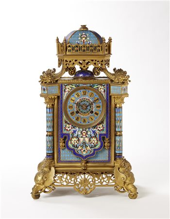 ANONIMO, FranciaOrologio da appoggio in bronzo dorato e metallo...