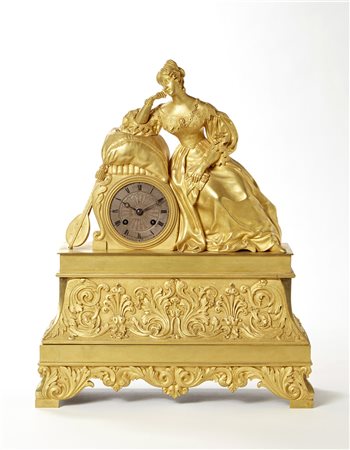 ANONIMO Pendola in bronzo dorato decorata con figura femminile e...