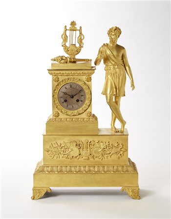 ANONIMO, FranciaPendola in bronzo dorato decorata con figura mitologica...