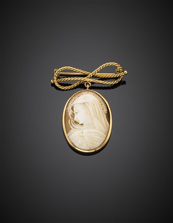 Broche in oro giallo a guisa di cordone con nodo Savoia e pendente cammeo, g...